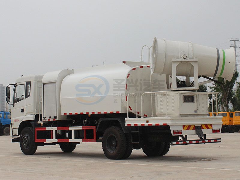 東風(fēng)商用60米多功能抑塵車(chē)