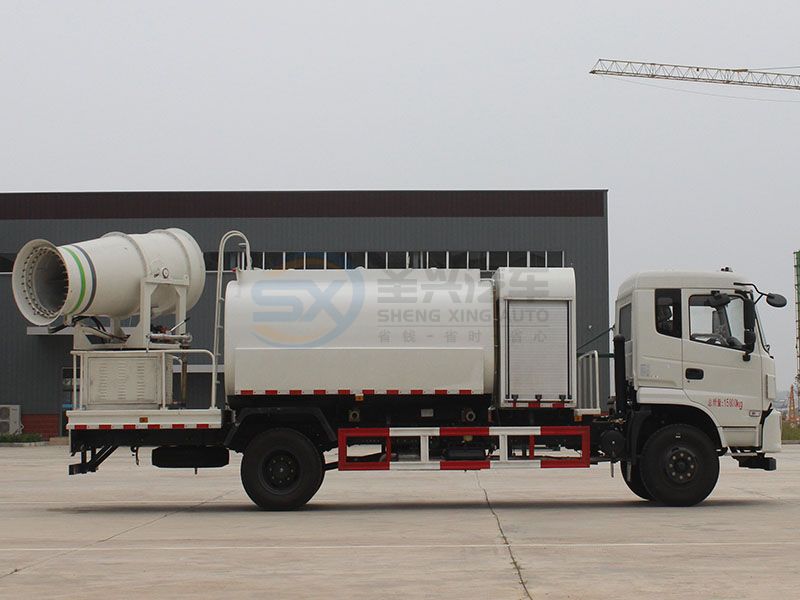東風(fēng)商用60米多功能抑塵車(chē)