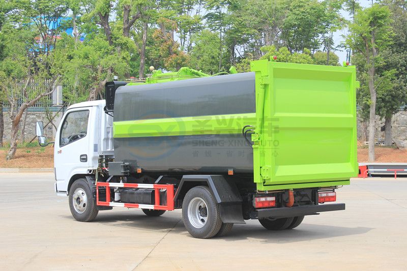 藍(lán)牌7.5方東風(fēng)多利卡壓縮式掛桶垃圾車(chē)