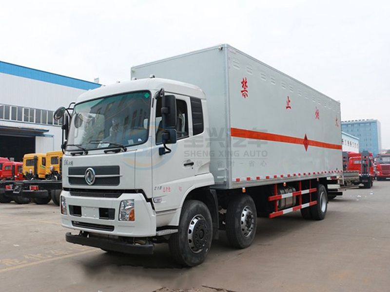 東風(fēng)天錦小三軸7米7爆破器材運輸車