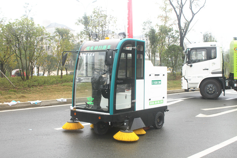 電動(dòng)掃路車
