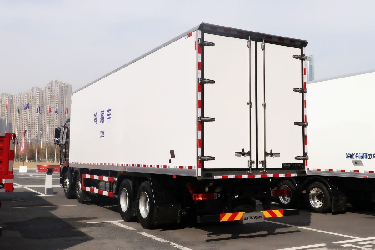 解放J6P國(guó)六 9米6冷藏車