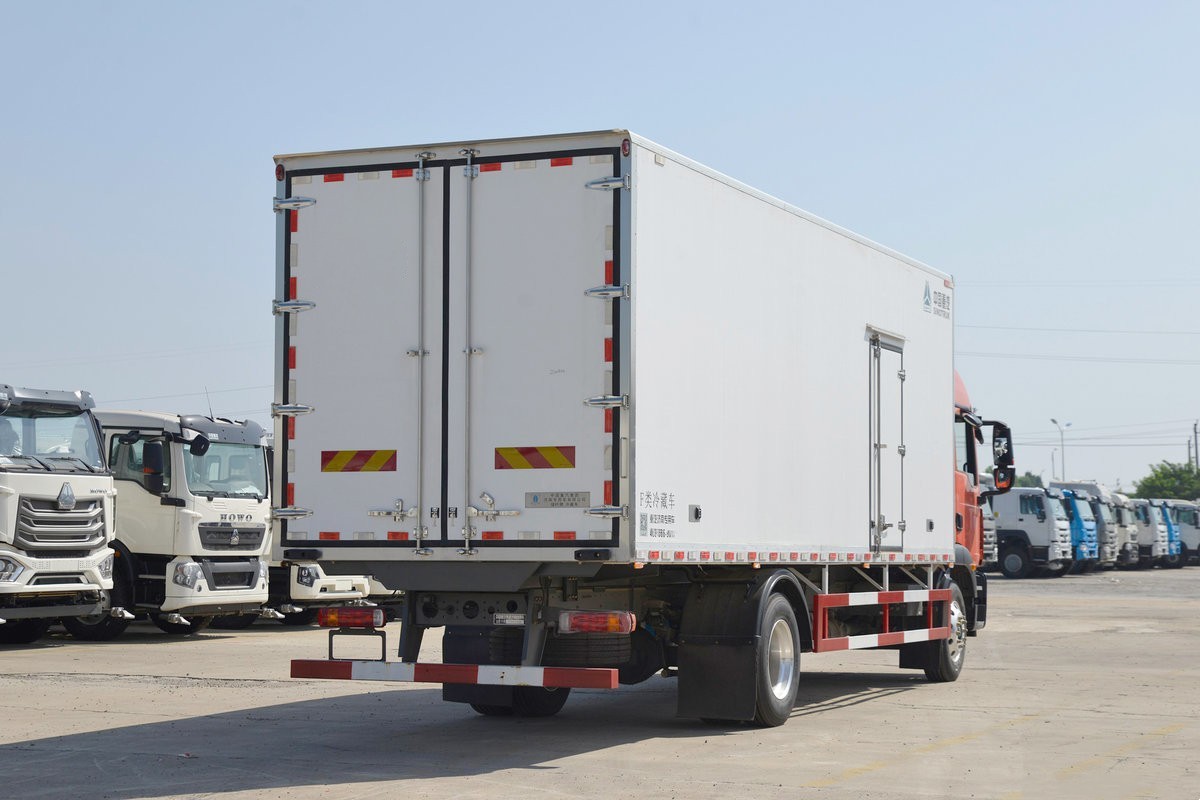 重汽汕德卡G5冷藏車(chē)6.8米