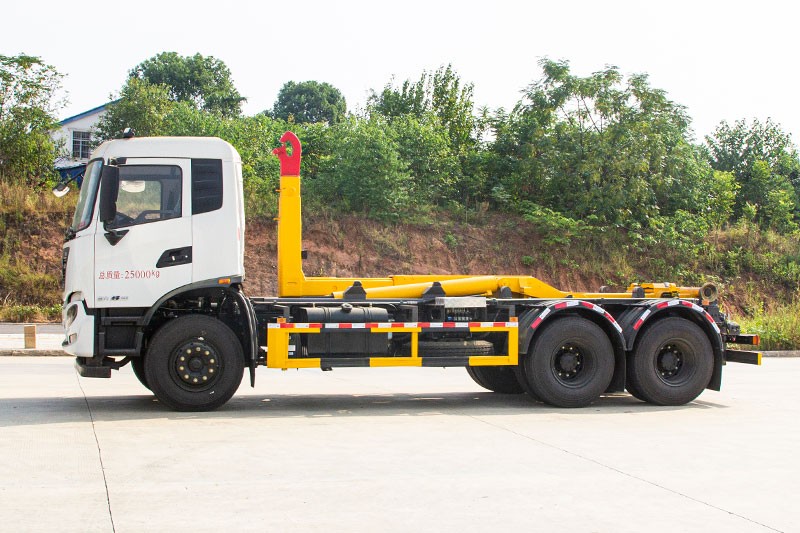 東風(fēng)天錦后雙橋勾臂垃圾車(chē) 20方