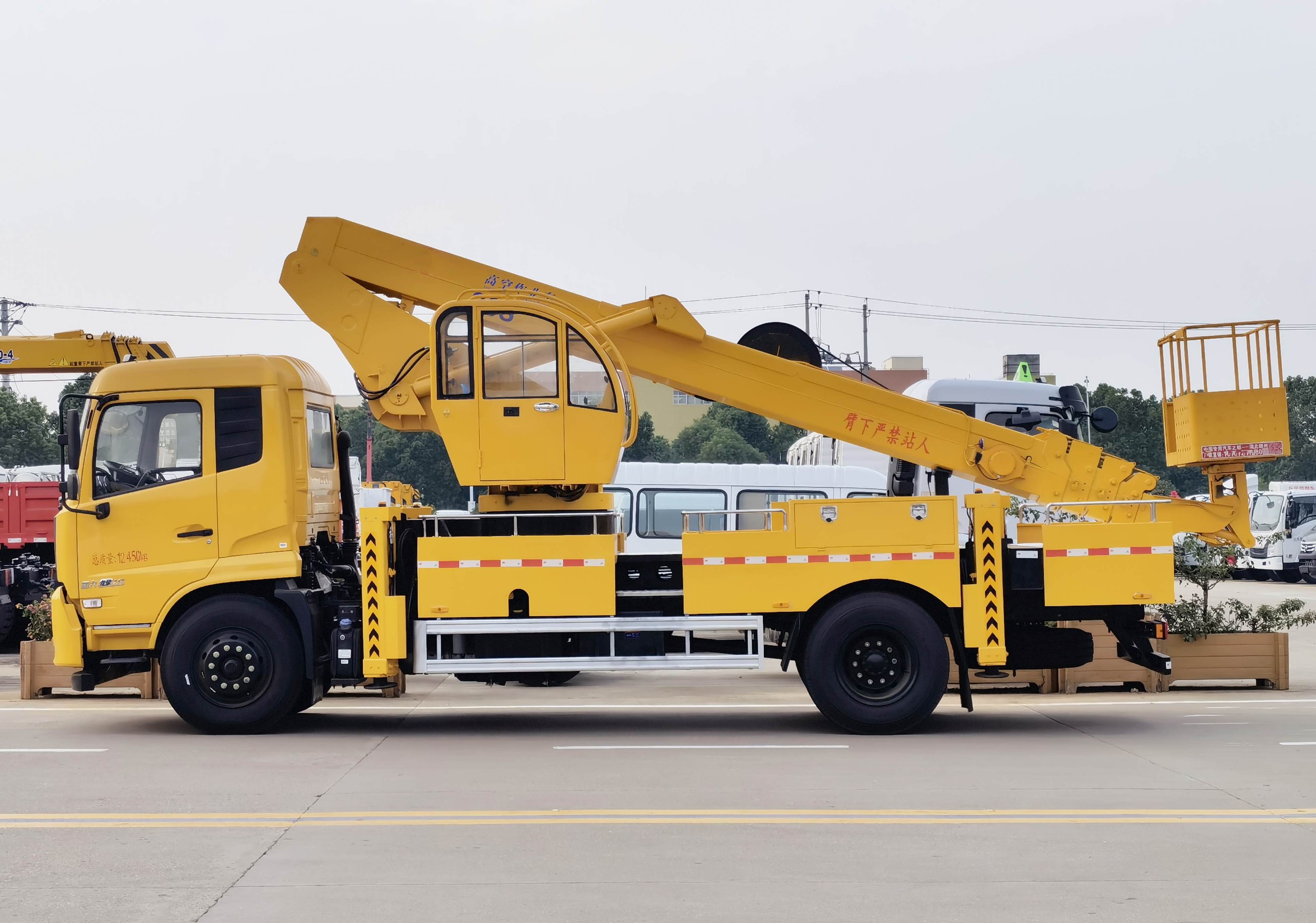 東風(fēng)天錦36米直臂式高空作業(yè)車(chē)